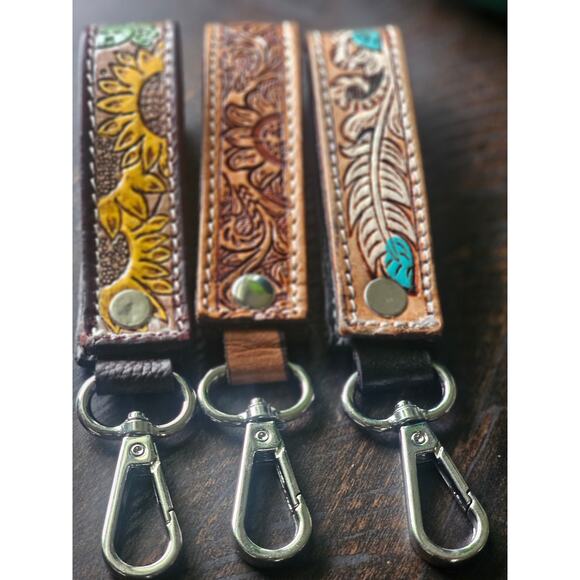 Genuine leather tooled keychain western blue feather design - Picture 2 of 3